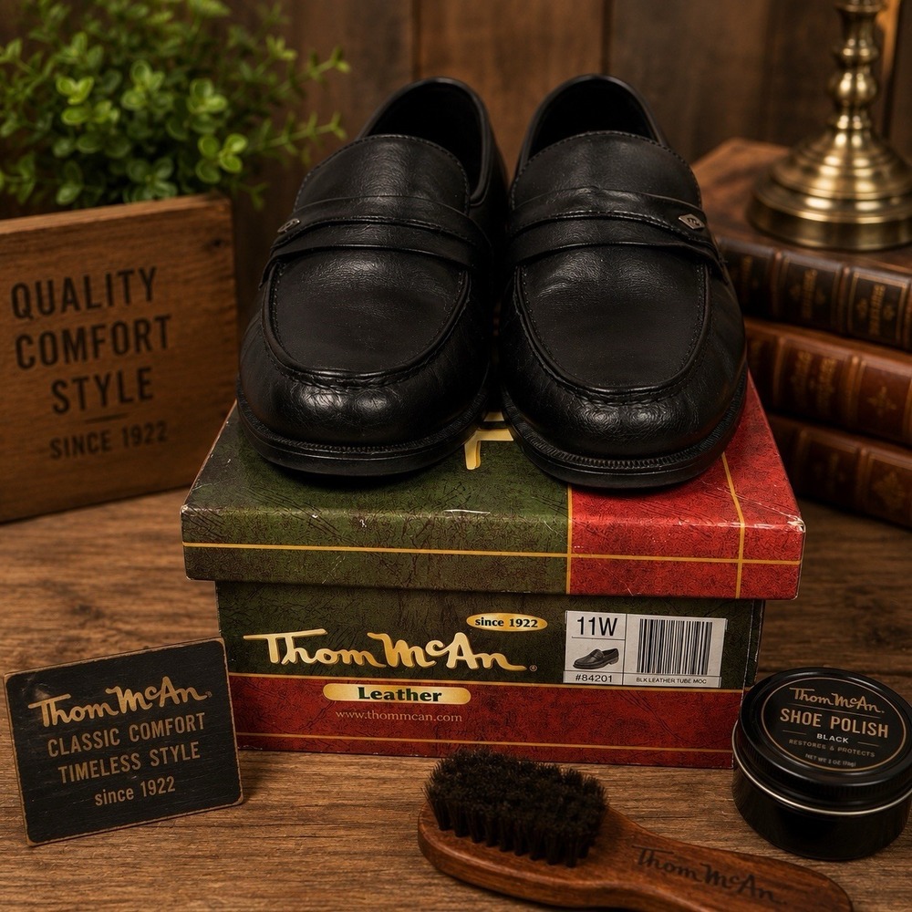 Thom McAn Men's Black Loafer Shoes- Size 11 Wide  EXCELLENT